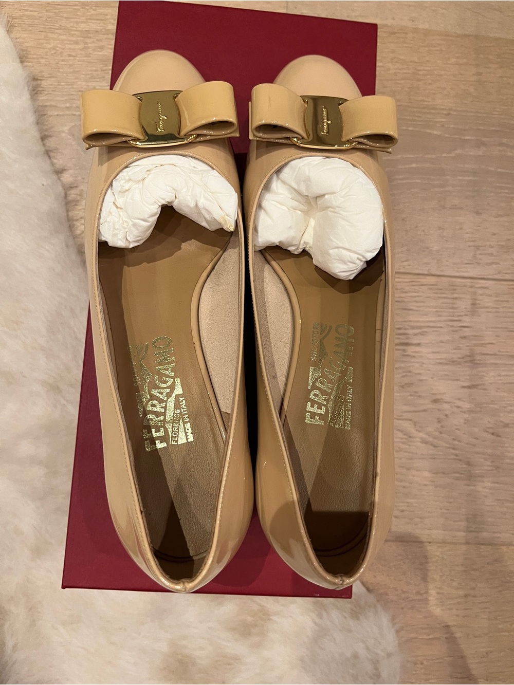 Salvatore Ferragamo Beige Patent Leather Vara Bow Flats - Picture 4 of 5